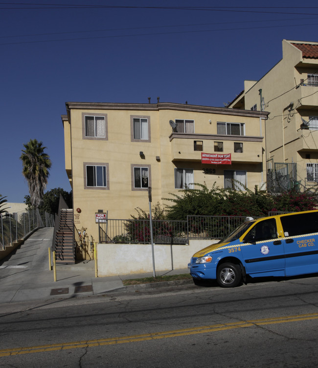 3969 Melrose Ave in Los Angeles, CA - Building Photo - Building Photo