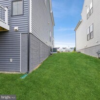 25532 Byrnes Crossing Dr in South Riding, VA - Building Photo