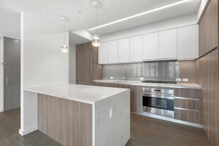 245 E 34th St in New York, NY - Building Photo - Building Photo