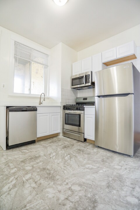 1445 W Argyle St in Chicago, IL - Building Photo