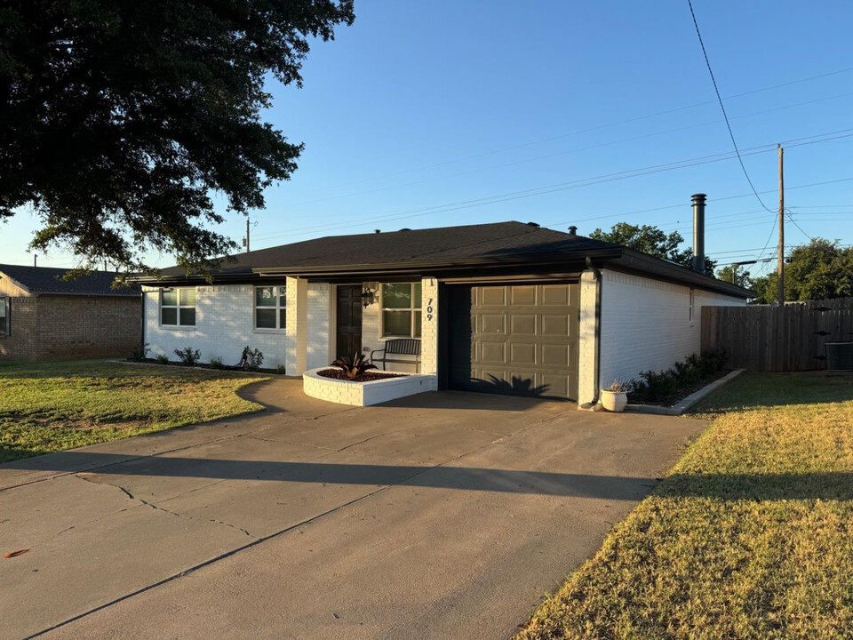 709 11th St in Wolfforth, TX - Building Photo