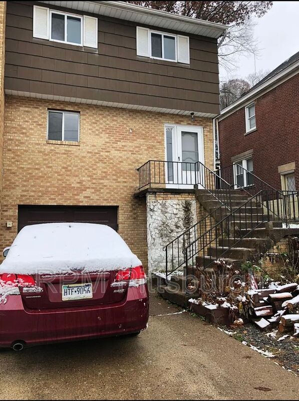 property at 1207 Pine Hollow Rd