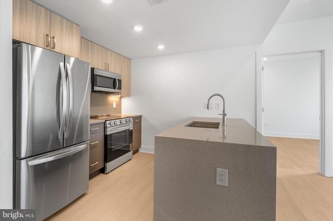 2000 Dreer St in Philadelphia, PA - Building Photo - Building Photo