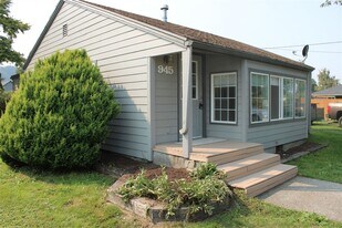 945 Fidalgo St in Sedro Woolley, WA - Building Photo