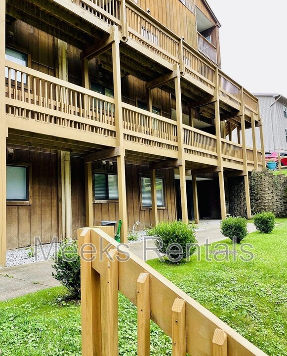 6050 E Pea Ridge Rd in Huntington, WV - Building Photo