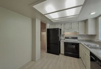 10910 SE 220th Pl in Kent, WA - Building Photo - Building Photo