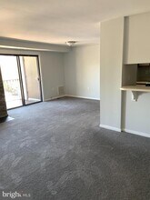 1109 Castle Harbor Way-Unit -2A in Glen Burnie, MD - Foto de edificio - Building Photo