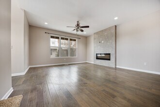 901 Times Square Dr in Aurora, IL - Building Photo - Building Photo