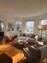 14 Jersey St, Unit 1 in Marblehead, MA - Foto de edificio - Building Photo