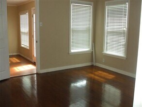 5503 Matalee Ave in Dallas, TX - Foto de edificio - Building Photo