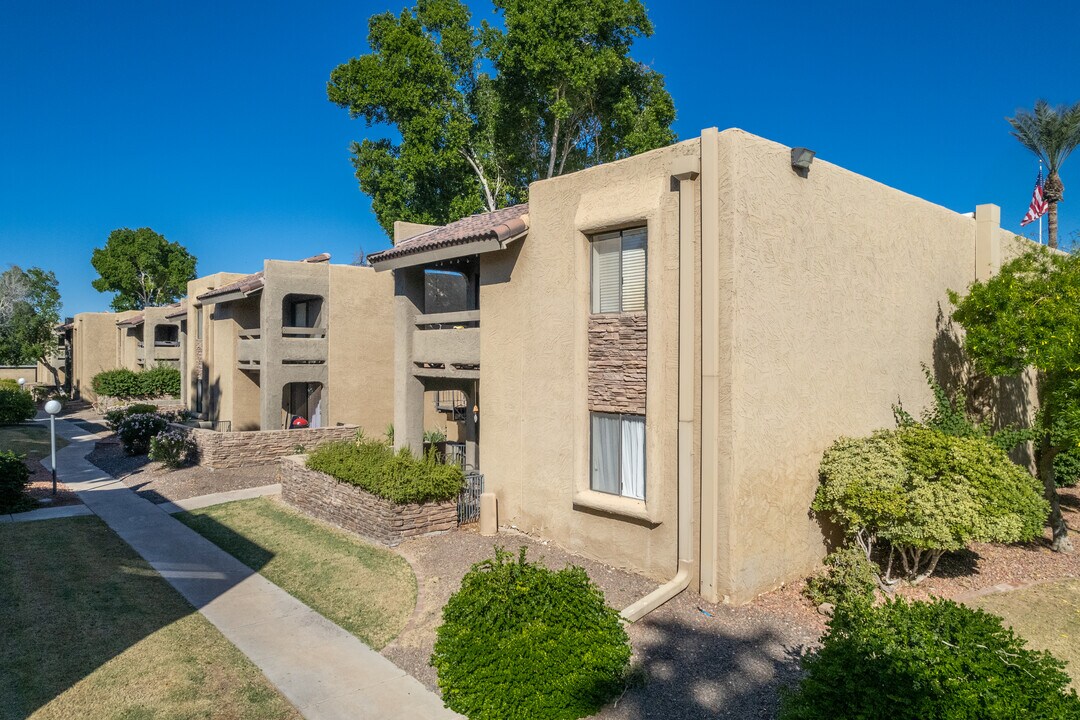 Camelback Terraces in Phoenix, AZ - Building Photo