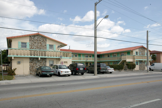 691 W 29th St in Hialeah, FL - Building Photo - Building Photo
