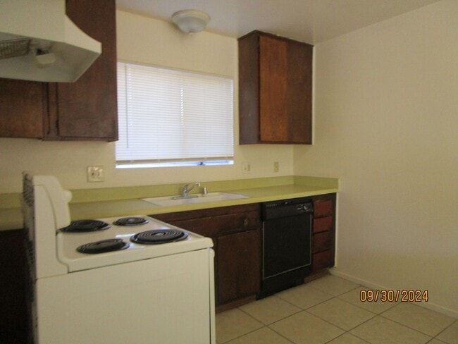 3616 Micheli Ct in Bakersfield, CA - Building Photo - Building Photo