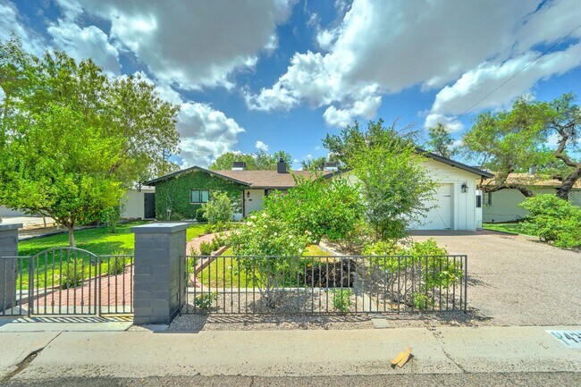4331 E Avalon Dr in Phoenix, AZ - Building Photo - Building Photo