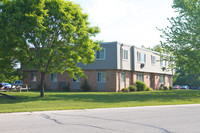 Pilgrim Square Apartments in Germantown, WI - Foto de edificio - Building Photo