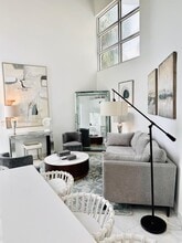 7700 Collins Ave in Miami Beach, FL - Foto de edificio - Building Photo