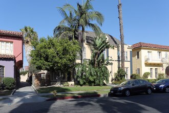 639 S Cochran Ave in Los Angeles, CA - Foto de edificio - Building Photo