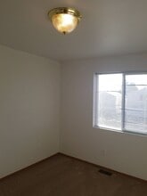 742 K St SE in Ephrata, WA - Foto de edificio - Building Photo