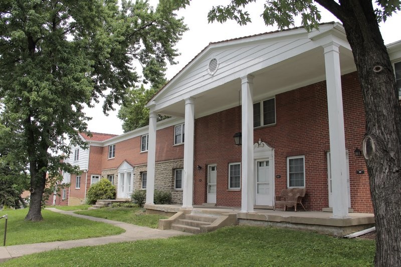 Drake Townhomes in Cincinnati, OH - Foto de edificio