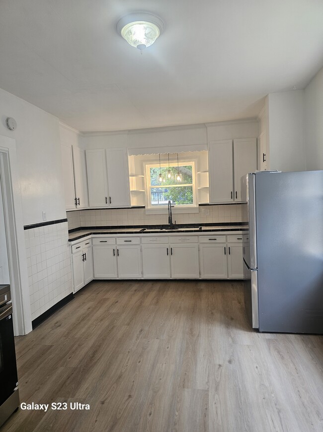 210 E Chestnut St, Unit #1 in East Rochester, NY - Foto de edificio - Building Photo