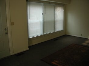 402 Wolfe Ave, Unit #A in Montevideo, MN - Building Photo - Building Photo