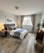 10130-10159 159 St NW in Edmonton, AB - Building Photo