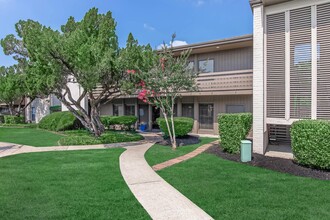 Willows in Houston, TX - Foto de edificio - Building Photo