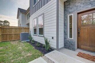 9305 Tower St in Houston, TX - Foto de edificio - Building Photo