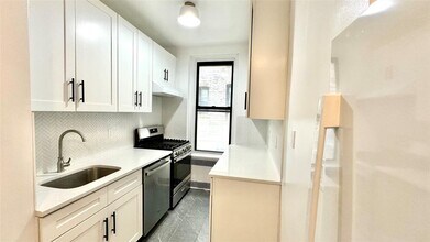 41-07 42nd St in Queens, NY - Building Photo - Building Photo