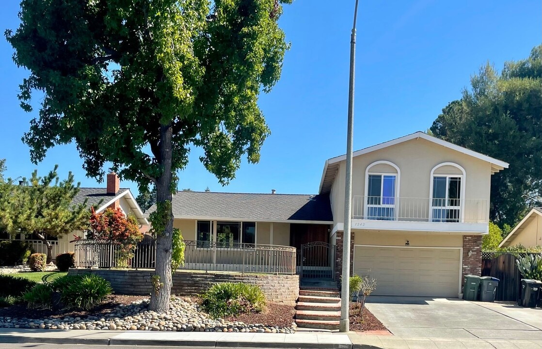 1242 Van Dyck Dr in Sunnyvale, CA - Building Photo