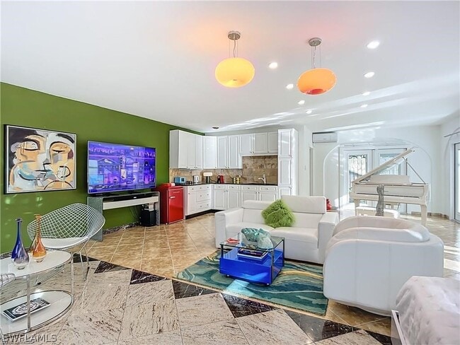 10242 Vanderbilt Dr in Naples, FL - Building Photo - Building Photo