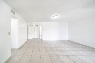 1000 Constitution Dr in Homestead, FL - Building Photo - Building Photo