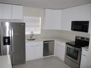 3564 NW 95th Terrace in Sunrise, FL - Building Photo - Building Photo