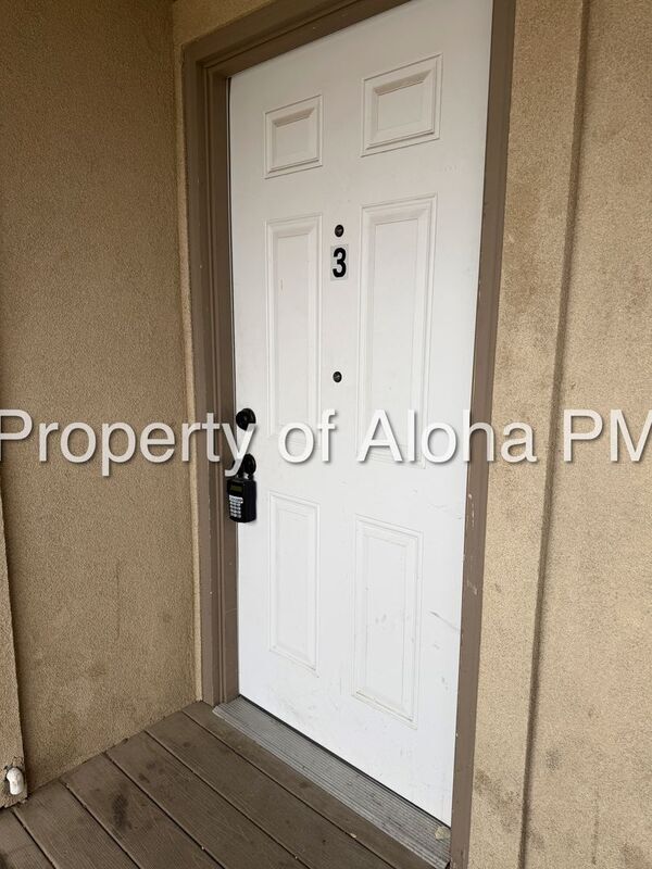 1049 W Pine Ave in Meridian, ID - Building Photo - Building Photo