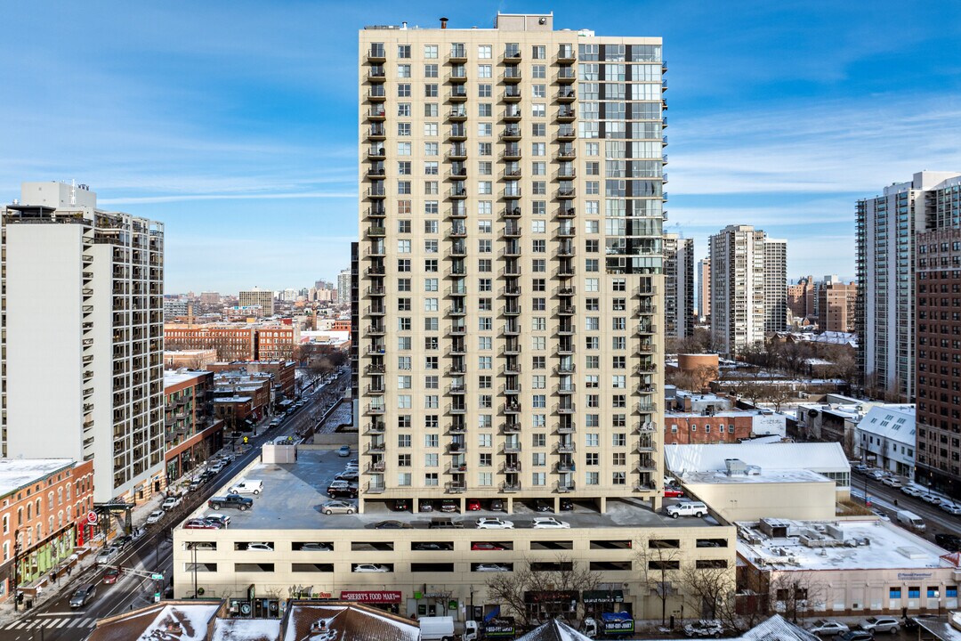 LaSalle Private Residences in Chicago, IL - Building Photo