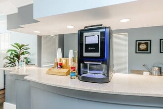 Essex Place Luxury Apartments in Tampa, FL - Foto de edificio - Building Photo