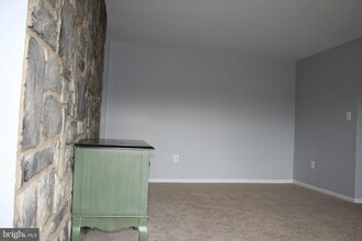 9728 Kingsbridge Dr in Fairfax, VA - Building Photo - Building Photo