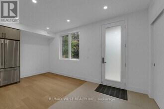 661 Winona Dr in Toronto, ON - Building Photo - Building Photo
