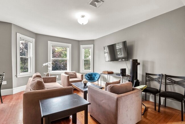 139 Adams St in Waltham, MA - Building Photo - Building Photo