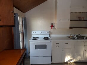 817 N Jefferson St, Unit 817 in Ionia, MI - Foto de edificio - Building Photo