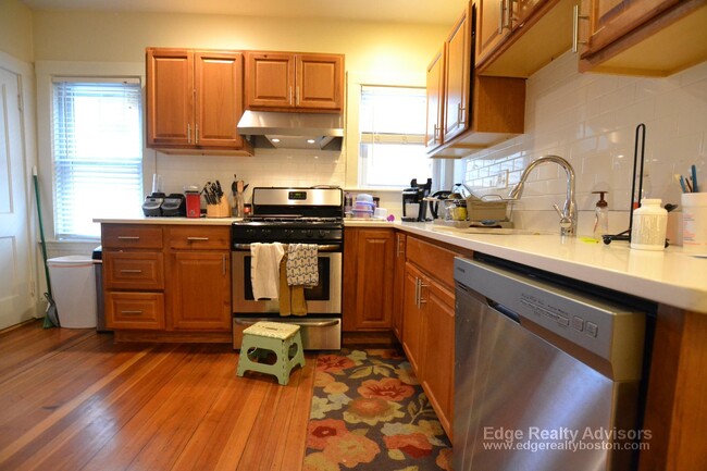 31 Champney St, Unit 2 in Boston, MA - Foto de edificio - Building Photo