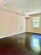 1305 E Abingdon Dr in Alexandria, VA - Building Photo - Building Photo
