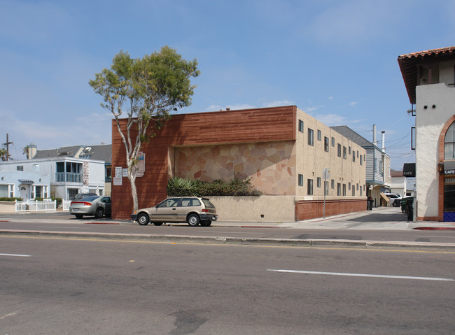 3239-3249 Mission Blvd in San Diego, CA - Building Photo - Building Photo