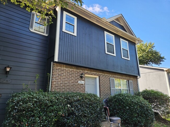 property at 2094-2094 Lenoa Ln