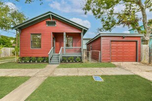 1616 38th St in Galveston, TX - Building Photo