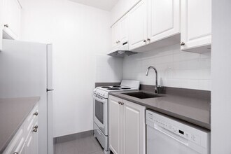 1265 Burnaby St in Vancouver, BC - Building Photo - Building Photo