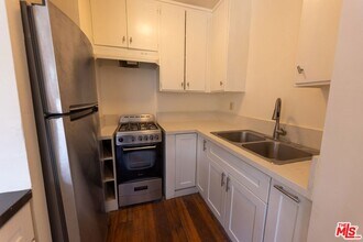 275 Lucas Ave in Los Angeles, CA - Building Photo - Building Photo