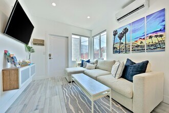 732 Ventura Pl in San Diego, CA - Building Photo - Building Photo