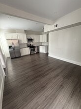 147 E Cottage St, Unit 3 in Boston, MA - Building Photo - Building Photo