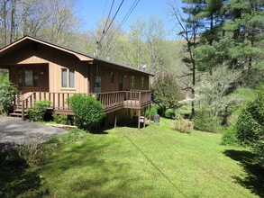29 Teaberry Rd, Unit B in Cullowhee, NC - Foto de edificio - Building Photo